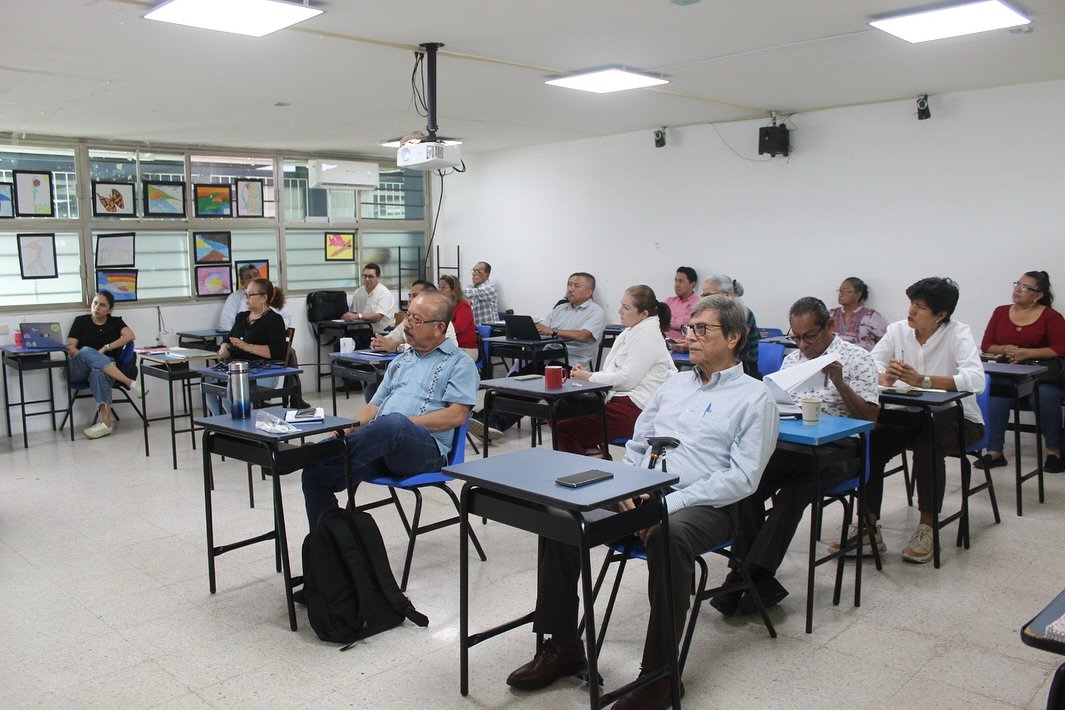 Trabajo en equipo para fortalecer la formación docente