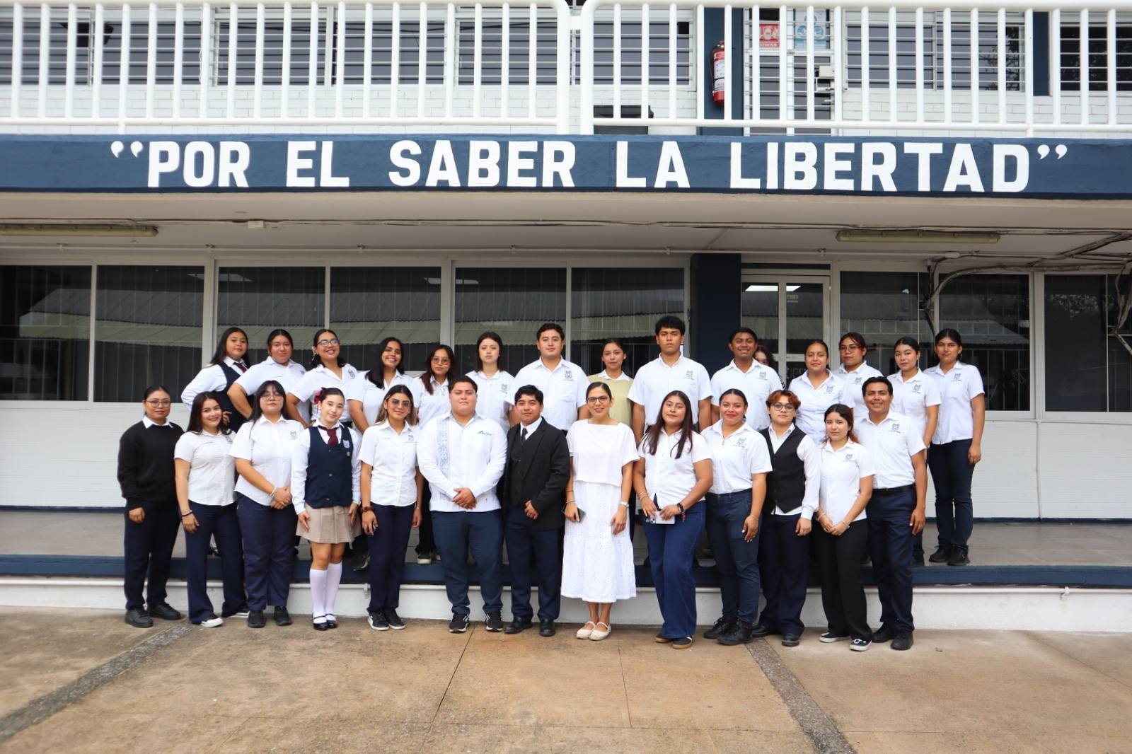 Honor, compromiso y orgullo normalista